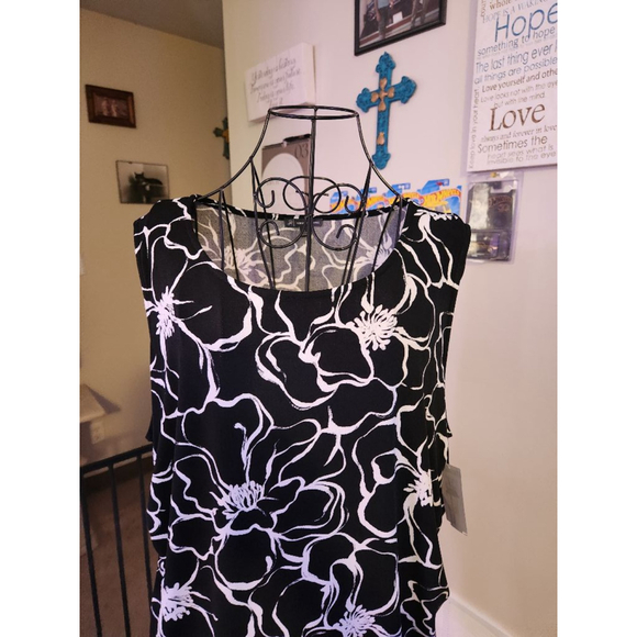 Adrianna Papell Sleeveless Top - Picture 2 of 5